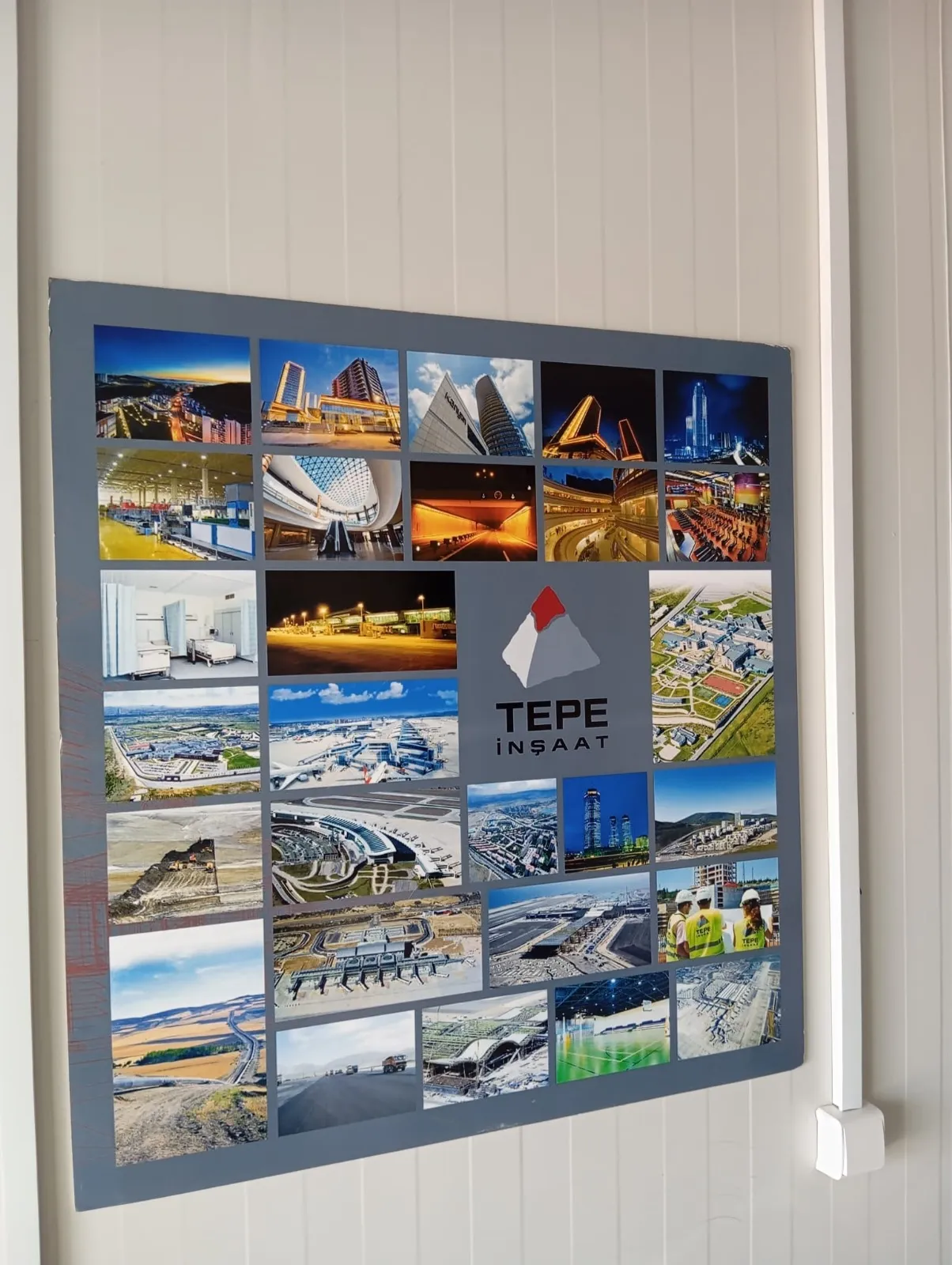 Yemekhane montajında çalışan ekip fotoğrafı